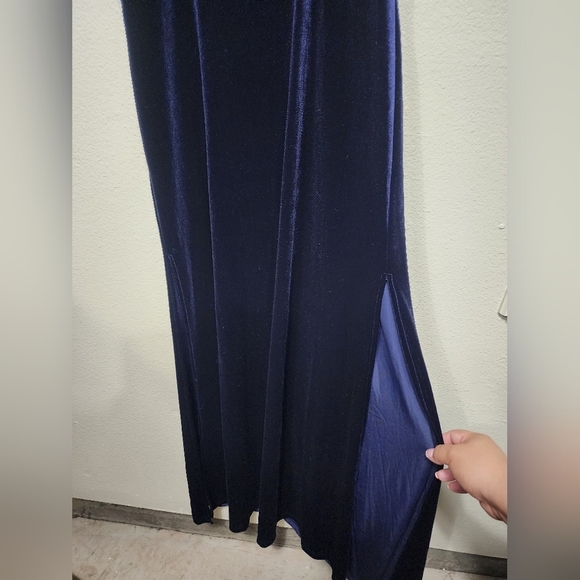 Lulu's Classic Elegance Navy Velvet Sleeveless Mock Neck Maxi Dress Wedding - Picture 9 of 11